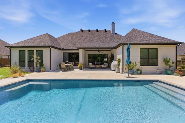 8880 Hidden Pond Street, Justin, TX 76247