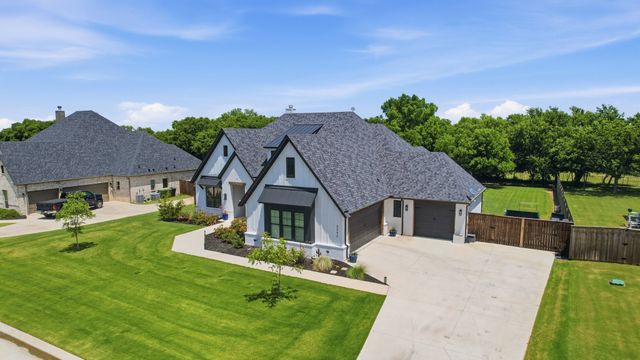 8880 Hidden Pond Street, Justin, TX 76247