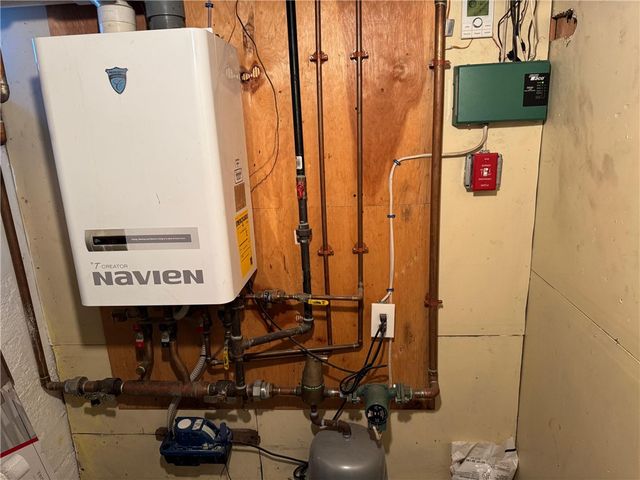 4 Crossway Road, Cranston, RI 02910