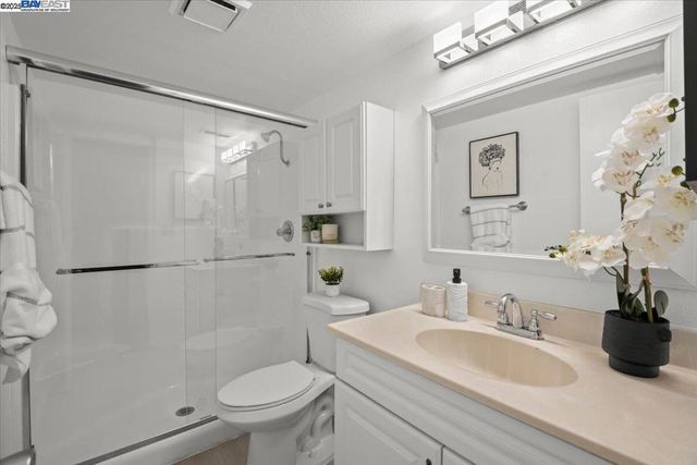 2253 Kalenda Cmn, Fremont, CA 94539