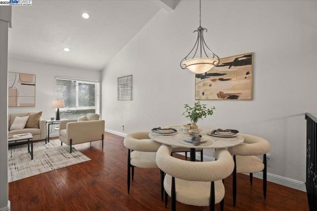 2253 Kalenda Cmn, Fremont, CA 94539