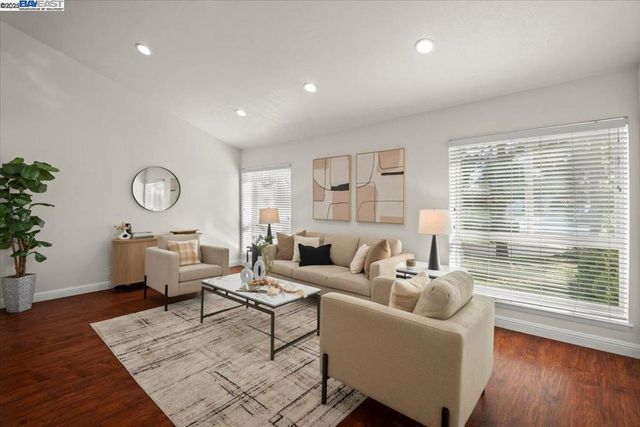 2253 Kalenda Cmn, Fremont, CA 94539