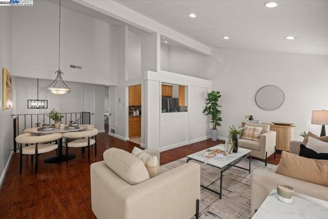 2253 Kalenda Cmn, Fremont, CA 94539