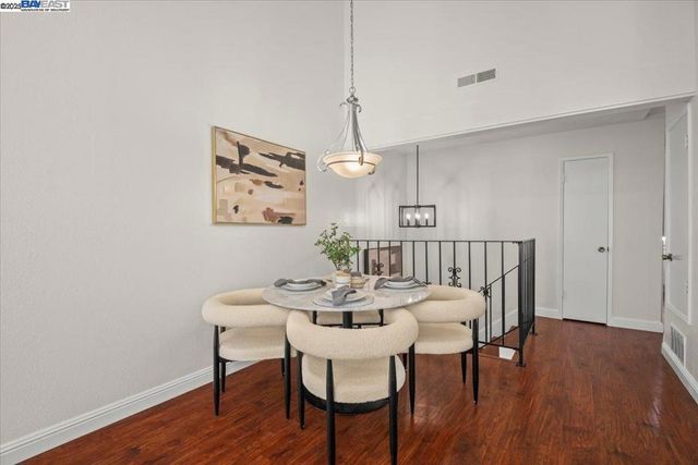 2253 Kalenda Cmn, Fremont, CA 94539