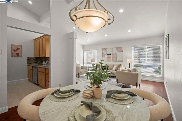 2253 Kalenda Cmn, Fremont, CA 94539