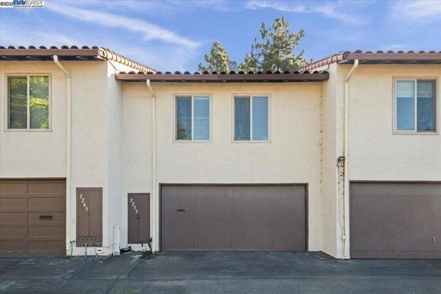 2253 Kalenda Cmn, Fremont, CA 94539