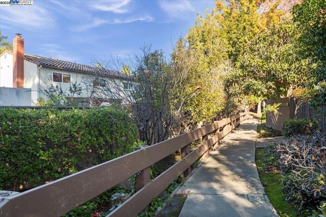 2253 Kalenda Cmn, Fremont, CA 94539