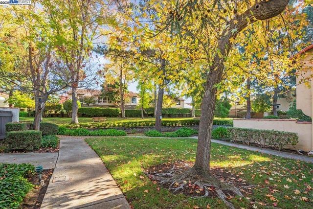 2253 Kalenda Cmn, Fremont, CA 94539