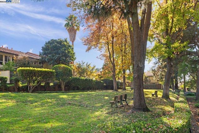 2253 Kalenda Cmn, Fremont, CA 94539