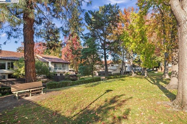 2253 Kalenda Cmn, Fremont, CA 94539