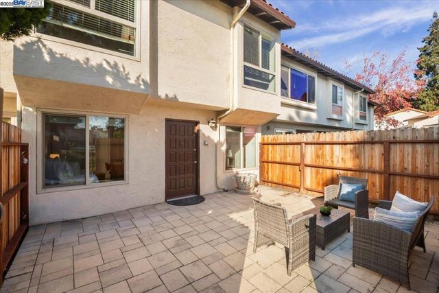 2253 Kalenda Cmn, Fremont, CA 94539