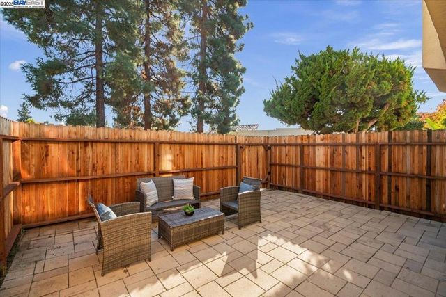 2253 Kalenda Cmn, Fremont, CA 94539