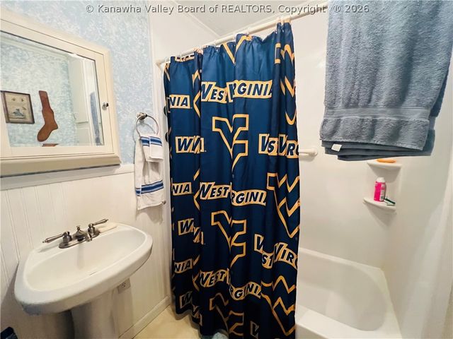 90 River Lane, Ravenswood, WV 26164