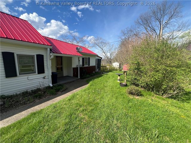 90 River Lane, Ravenswood, WV 26164