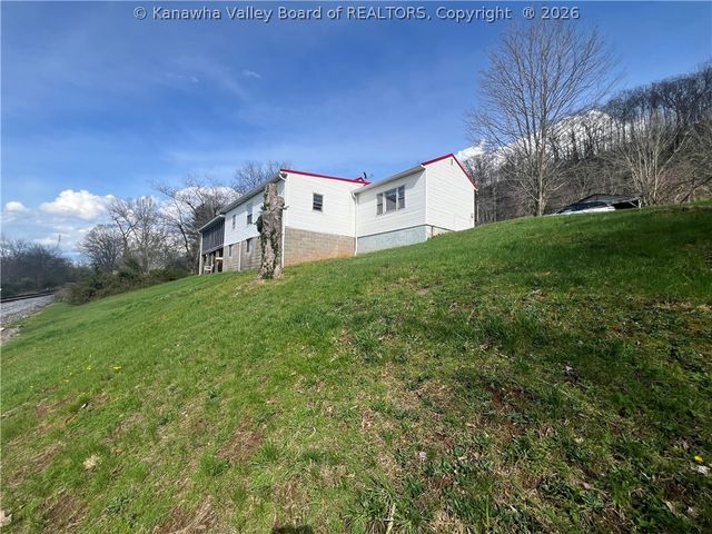 90 River Lane, Ravenswood, WV 26164