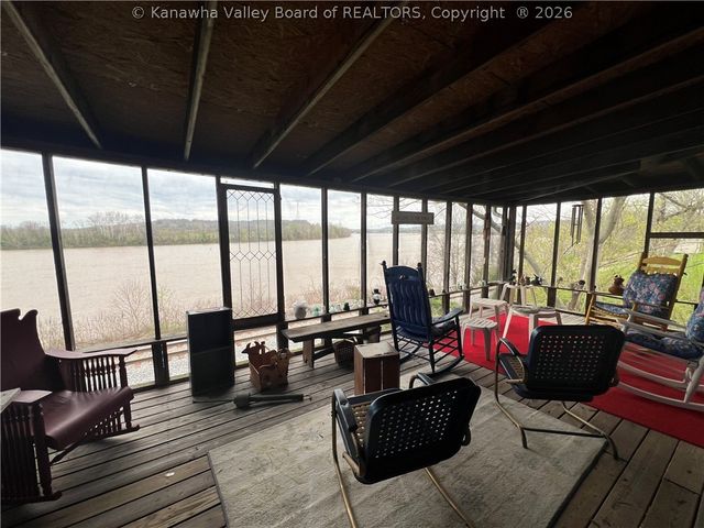 90 River Lane, Ravenswood, WV 26164