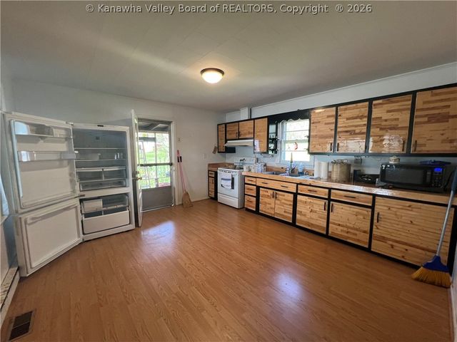 90 River Lane, Ravenswood, WV 26164