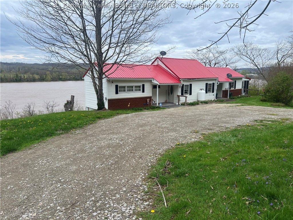 90 River Lane, Ravenswood, WV 26164