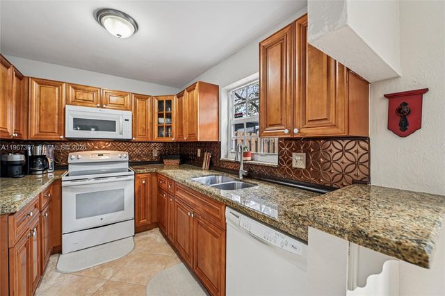 12252 SW 50th Pl, Cooper City, FL 33330