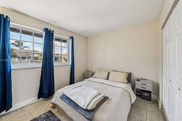 12252 SW 50th Pl, Cooper City, FL 33330