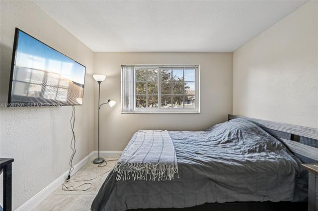 12252 SW 50th Pl, Cooper City, FL 33330