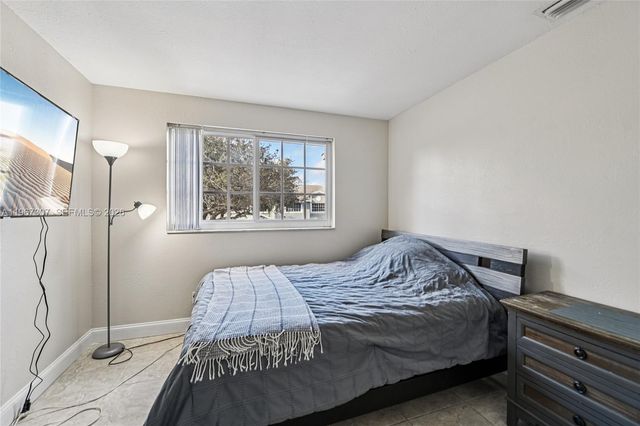 12252 SW 50th Pl, Cooper City, FL 33330