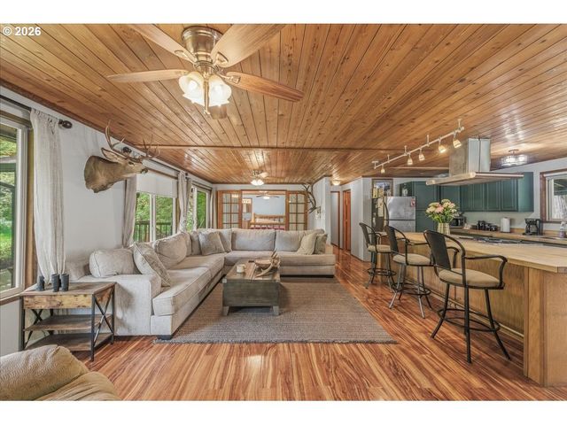 15116 CREEK VIEW Ln, Vernonia, OR 97064