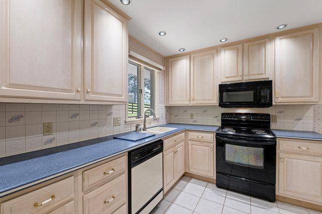 300 SUFFOLK DR, Bear, DE 19701