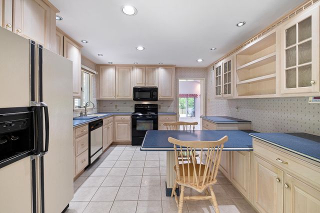 300 SUFFOLK DR, Bear, DE 19701