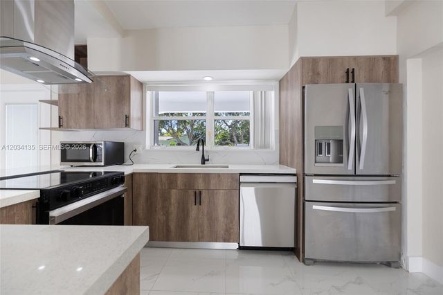 1221 SE 10th St, Deerfield Beach, FL 33441