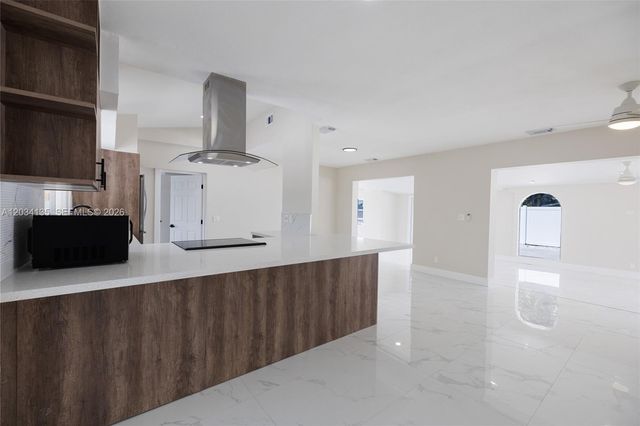 1221 SE 10th St, Deerfield Beach, FL 33441