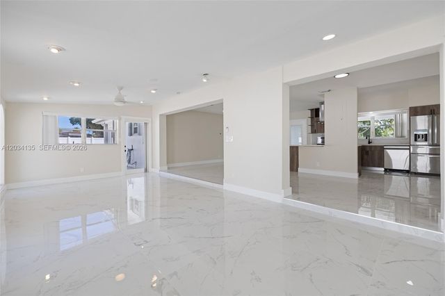 1221 SE 10th St, Deerfield Beach, FL 33441
