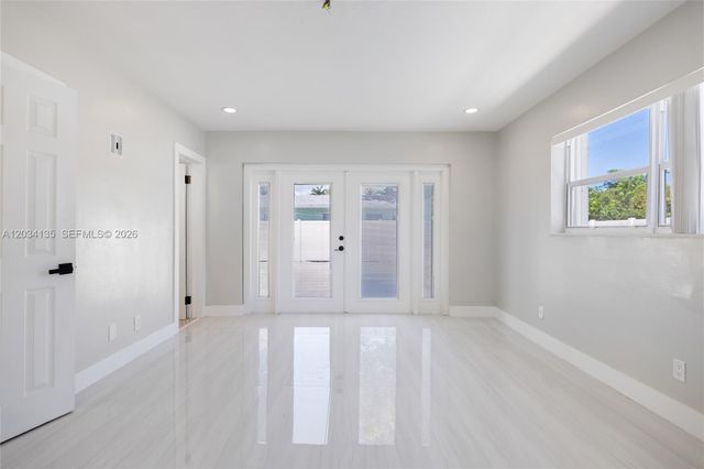 1221 SE 10th St, Deerfield Beach, FL 33441