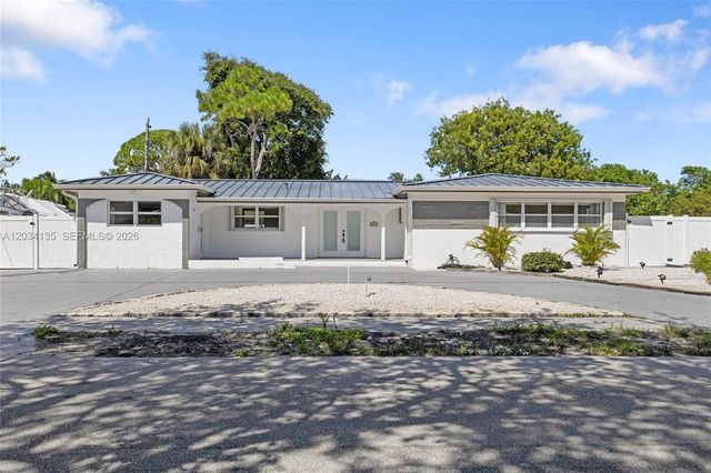 1221 SE 10th St, Deerfield Beach, FL 33441
