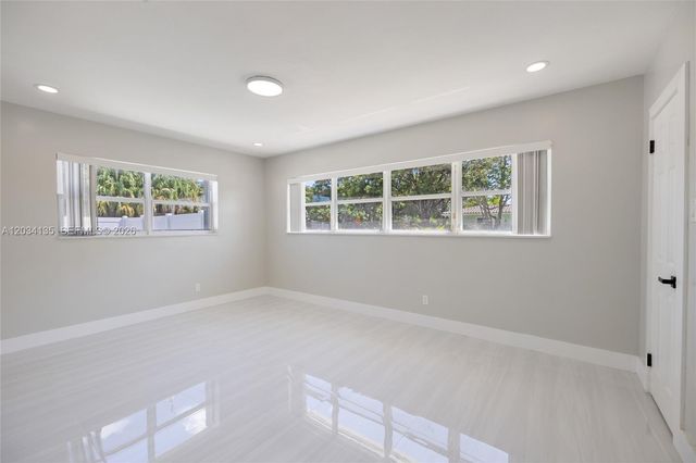 1221 SE 10th St, Deerfield Beach, FL 33441