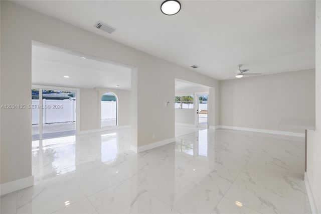 1221 SE 10th St, Deerfield Beach, FL 33441