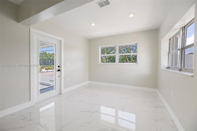 1221 SE 10th St, Deerfield Beach, FL 33441