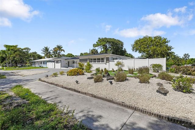 1221 SE 10th St, Deerfield Beach, FL 33441