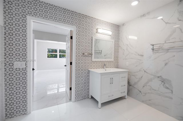 1221 SE 10th St, Deerfield Beach, FL 33441