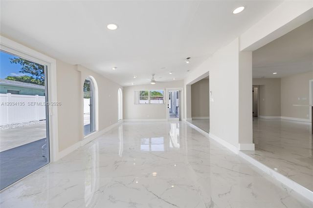 1221 SE 10th St, Deerfield Beach, FL 33441