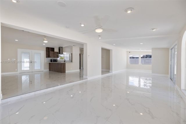 1221 SE 10th St, Deerfield Beach, FL 33441