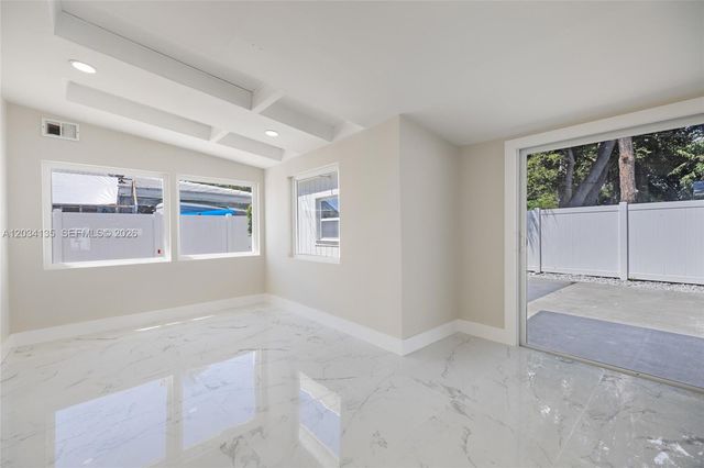1221 SE 10th St, Deerfield Beach, FL 33441