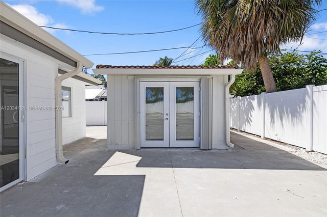 1221 SE 10th St, Deerfield Beach, FL 33441