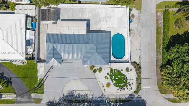 1221 SE 10th St, Deerfield Beach, FL 33441