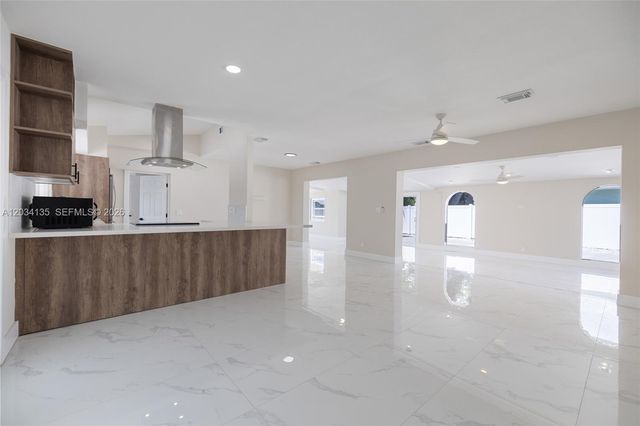 1221 SE 10th St, Deerfield Beach, FL 33441