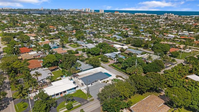 1221 SE 10th St, Deerfield Beach, FL 33441