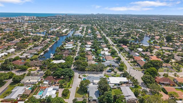 1221 SE 10th St, Deerfield Beach, FL 33441