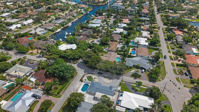 1221 SE 10th St, Deerfield Beach, FL 33441
