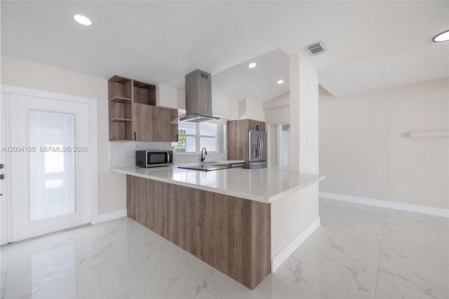 1221 SE 10th St, Deerfield Beach, FL 33441