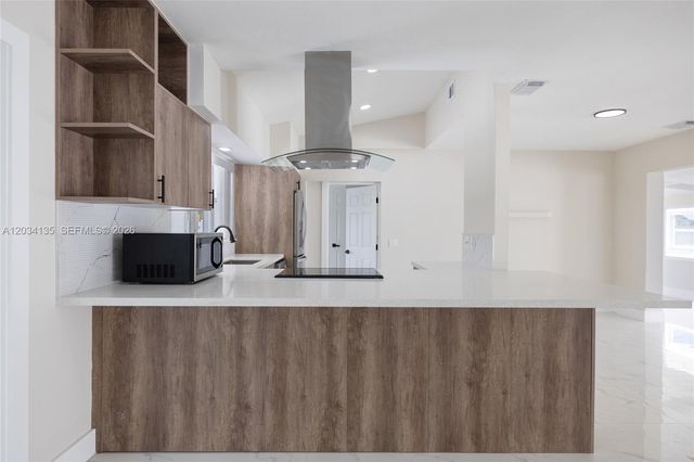 1221 SE 10th St, Deerfield Beach, FL 33441